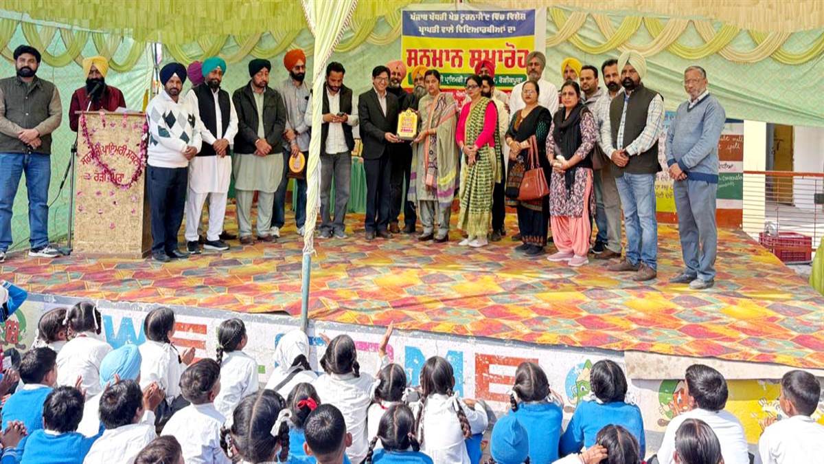 ਪੰਜਾਬ ਪੱਧਰੀ ਖੇਡਾਂ ’ਚ ਮੱਲਾਂ ਮਾਰਨ ਵਾਲੀਆਂ ਖਿਡਾਰਨਾਂ ਦਾ ਸਨਮਾਨ