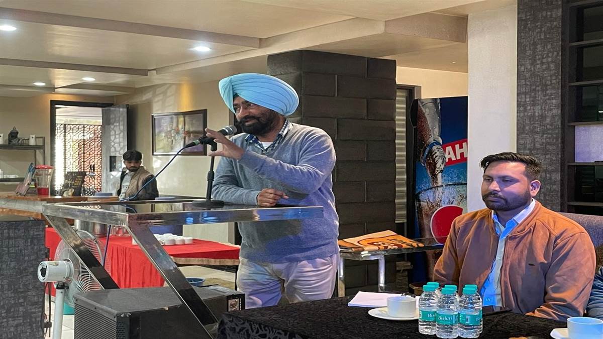 ਤੇਲ ਬੀਜ ਫ਼ਸਲਾਂ ਦੀ ਕਾਸ਼ਤ ਤੇ ਫ਼ਸਲੀ ਵਿਭਿੰਨਤਾ ’ਚ ਕਿਸਾਨ ਯੋਗਦਾਨ ਪਾਉਣ : ਖੇਤੀ ਅਫ਼ਸਰ