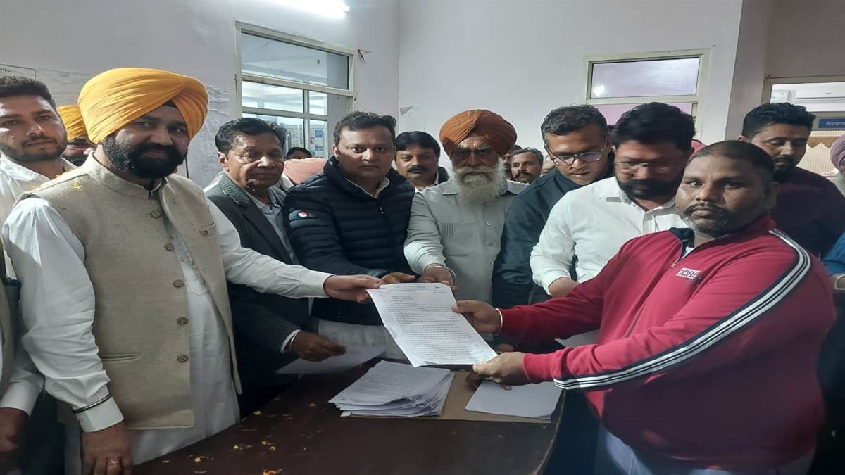 ਨਗਰ ਪੰਚਾਇਤ ਦੇ ਸਫ਼ਾਈ ਮੁਲਾਜ਼ਮਾਂ ਨੂੰ ਨਿਯੁਕਤੀ ਪੱਤਰ ਭੇਟ