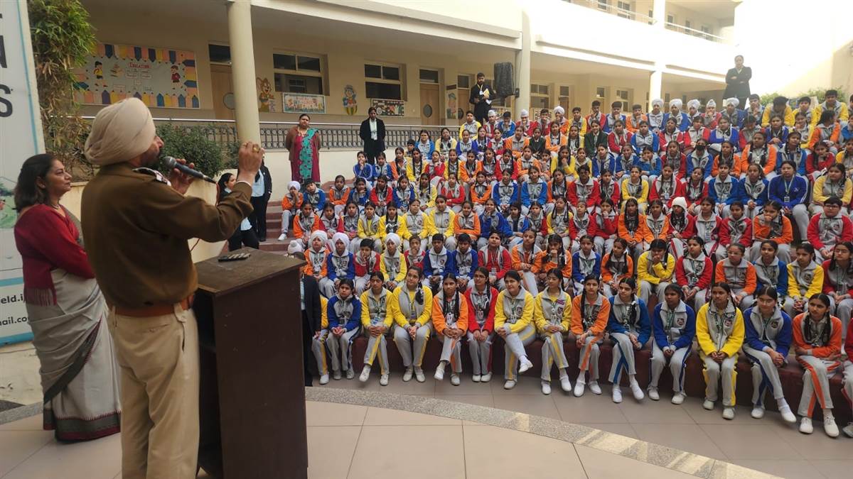ਸਾਈਬਰ ਅਪਰਾਧ ਤੇ ਟ੍ਰੈਫਿਕ ਨਿਯਮਾਂ ਬਾਰੇ ਸੈਮੀਨਾਰ ਕਰਵਾਇਆ