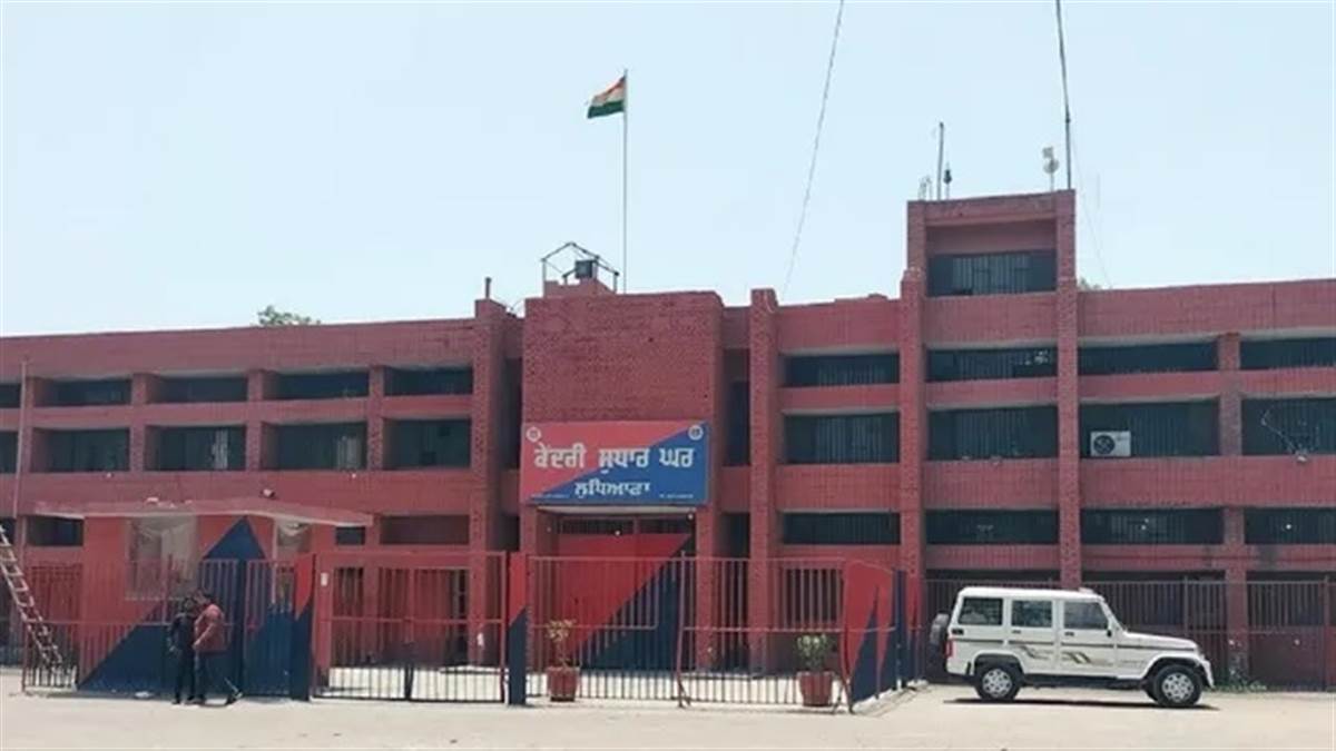 CAG ਦੀ ਰਿਪੋਰਟ 'ਚ ਖੁਲਾਸਾ : ਜੇਲ੍ਹ ਮੈਨੂਅਲ ਲਾਗੂ ਕਰਨ 'ਚ 6 ਸਾਲ ਦੀ ਦੇਰੀ, ਇਸ ਦੌਰਾਨ ਬਦਹਾਲ ਹੁੰਦੀਆਂ ਰਹੀਆਂ ਪੰਜਾਬ ਦੀਆਂ ਜੇਲ੍ਹਾਂ