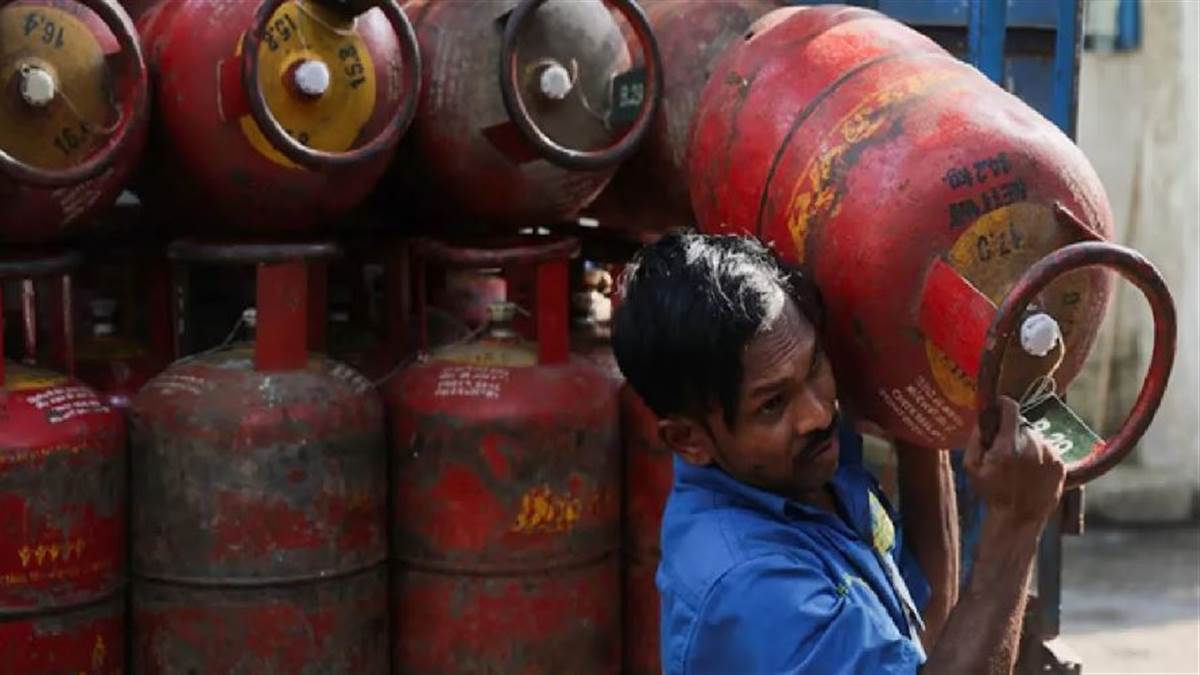 LPG Crisis : ਸੂਬਿਆਂ ਤੇ ਕੇਂਦਰ ਸ਼ਾਸਤ ਪ੍ਰਦੇਸ਼ਾਂ ਲਈ 10 ਫ਼ੀਸਦੀ ਵਾਧੂ ਵਪਾਰਕ ਗੈਸ ਕੋਟੇ ਦਾ ਐਲਾਨ, ਸਰਕਾਰ ਨੇ ਸਪਲਾਈ ਵਧਾਉਣ ਲਈ ਲਿਆ ਫ਼ੈਸਲਾ