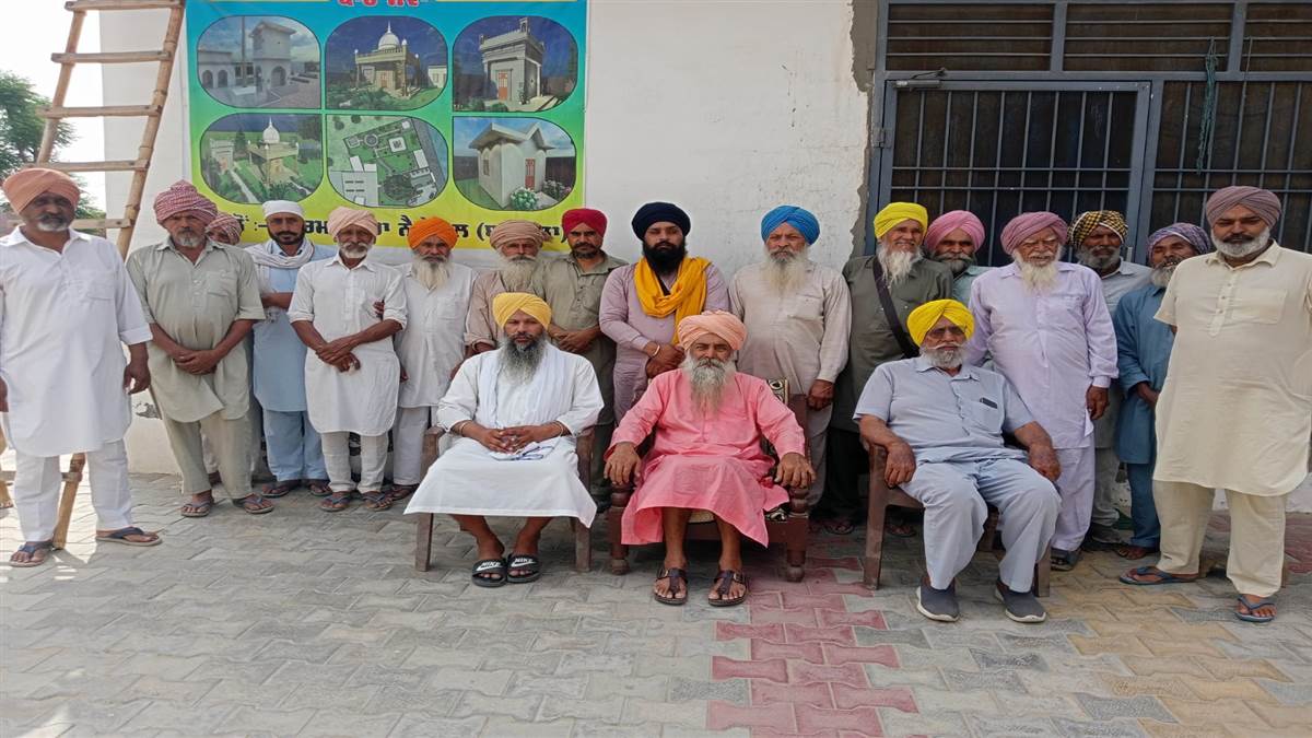 ਨਿਰਮਲ ਡੇਰਾ ਨੈਣੇਵਾਲ ਦਾ ਭਖਿਆ ਵਿਵਾਦ, ਘਟਨਾ ਸਥਾਨ ’ਤੇ ਪਹੁੰਚੀ ਪੁਲਿਸ ਪਾਰਟੀ; ਮਹੰਤ ਨੇ ਕਿਹਾ- ਜੇ ਅਣਸੁਖਾਵੀਂ ਘਟਨਾ ਵਾਪਰਦੀ ਹੈ ਤਾਂ...