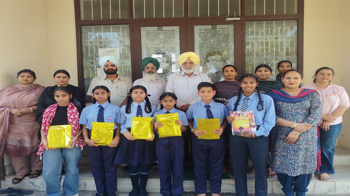 ਲੋਪੋਂ ਪਬਲਿਕ ਲਾਇਬ੍ਰੇਰੀ ’ਚ ਕਰਵਾਇਆ ਲਿਖਤੀ ਮੁਕਾਬਲਾ