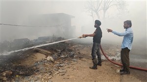 ਜਲੰਧਰ 'ਚ ਭਿਆਨਕ ਅੱਗ ਦਾ ਤਾਂਡਵ: ਕਾਲਾ ਸੰਘਿਆ ਰੋਡ 'ਤੇ 2 ਫੈਕਟਰੀਆਂ ਨੂੰ ਲੱਗੀ ਅੱਗ; 4 ਬੱਚਿਆਂ ਦੇ ਅੰਦਰ ਫਸੇ ਹੋਣ ਦਾ ਖ਼ਦਸ਼ਾ