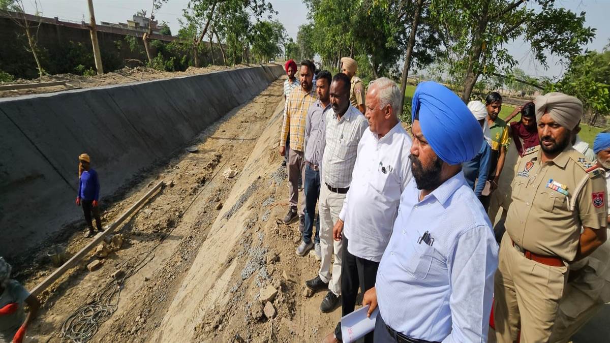 ਮੰਤਰੀ ਗੋਇਲ ਨੇ ਬੀਓਪੀ ਤੋਤਾ ਵਿਖੇ ਚਲ ਰਹੇ ਹੜ੍ਹ ਸੁਰੱਖਿਆ ਪ੍ਰਬੰਧਾਂ ਦਾ ਜਾਇਜ਼ਾ ਲਿਆ