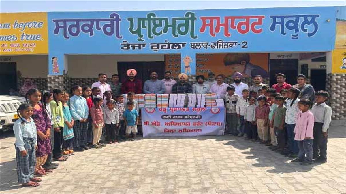 ਹੜ੍ਹ ਪ੍ਰਭਾਵਿਤ ਸਕੂਲਾਂ ਦੇ ਬੱਚਿਆਂ ਨੂੰ ਬੀਐਡ ਅਧਿਆਪਕ ਫਰੰਟ ਨੇ ਵੰਡੀ ਸਟੇਸ਼ਨਰੀ