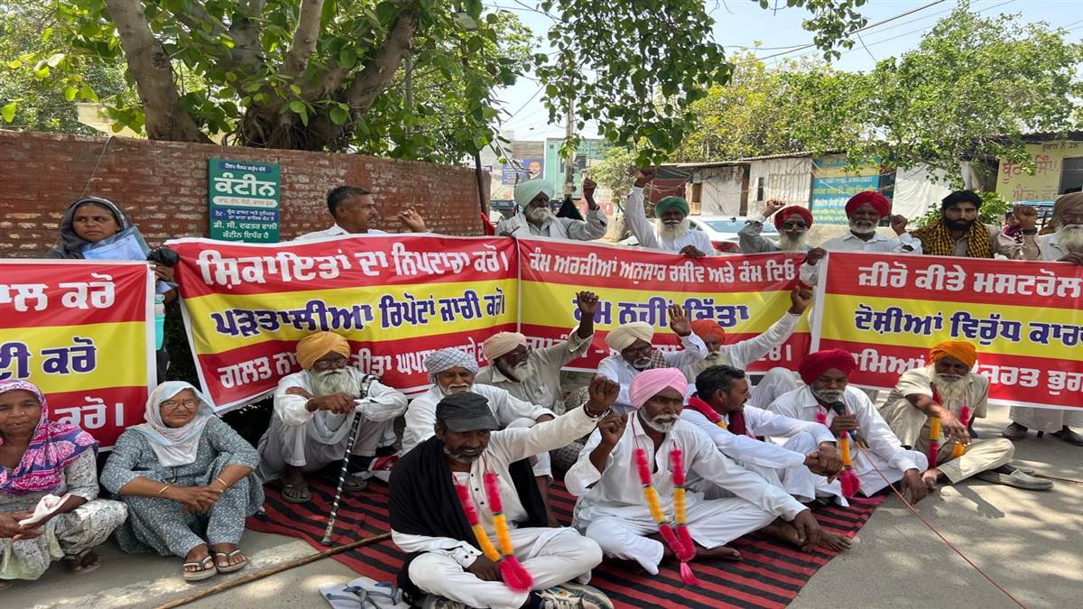 ਨਰੇਗਾ ਰੁਜ਼ਗਾਰ ਪ੍ਰਾਪਤੀ ਮਜ਼ਦੂਰ ਯੂਨੀਅਨ ਨੇ ਜ਼ਿਲ੍ਹਾ ਪ੍ਰੋਗਰਾਮ ਅਫ਼ਸਰ ਦੇ ਦਫ਼ਤਰ ਅੱਗੇ ਲਾਇਆ ਧਰਨਾ