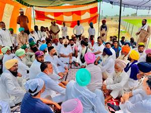 ਵਿਧਾਇਕ ਡਿੰਪੀ ਢਿੱਲੋਂ ਨੇ ਪਿੰਡ ਵਾਸੀਆਂ ਨੂੰ ਲੁੱਕ ਮਿਕਸ ਪਲਾਂਟ ਨਾ ਲੱਗਣ ਦਾ ਦਿੱਤਾ ਭਰੋਸਾ