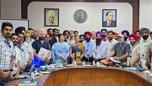 ਮੁੱਖ ਚੋਣ ਅਫ਼ਸਰ ਵੱਲੋਂ ਬੀਐੱਲਓਜ਼ ਨਾਲ ਮੀਟਿੰਗ