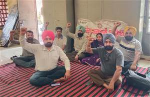 ਸਰਕਾਰ ਤੇ ਅਫ਼ਸਰਸ਼ਾਹੀ ਨੇ ਨਰੇਗਾ ਮੁਲਾਜ਼ਮਾਂ ਨਾਲ ਕੀਤੀ ਵਾਅਦਾ ਖਿਲਾਫੀ
