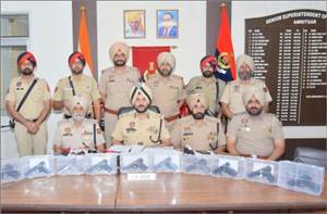 Amritsar News : ਸਰਹੱਦ ਪਾਰੋਂ ਹਥਿਆਰ ਤਸਕਰੀ ਮਾਡਿਊਲ ਦਾ ਪਰਦਾਫਾਸ਼, 11 ਆਧੁਨਿਕ ਪਿਸਤੌਲਾਂ ਸਣੇ ਅੱਠ ਗ੍ਰਿਫ਼ਤਾਰ