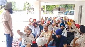 ਸਰਕਾਰ ਦੀਆਂ ਵਿਰੋਧੀ ਨੀਤੀਆਂ ਖ਼ਿਲਾਫ਼ ਮਨਰੇਗਾ ਕਰਮਚਾਰੀਆਂ ਨੇ ਕੀਤਾ ਰੋਸ ਪ੍ਰਦਰਸ਼ਨ