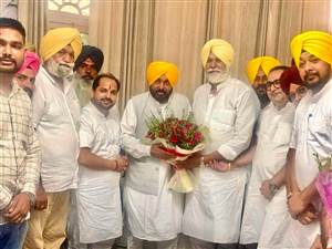 ਸਾਬਕਾ ਵਿਧਾਇਕ ਬਲਵਿੰਦਰ ਸਿੰਘ ਲਾਡੀ ਨੇ CM ਭਗਵੰਤ ਮਾਨ ਨਾਲ ਕੀਤੀ ਮੁਲਾਕਾਤ, ਬੋਲੇ- 'ਪੰਜਾਬ ਦੀ ਭਲਾਈ ਲਈ ਵਚਨਬੱਧ ਹੈ ਮਾਨ ਸਰਕਾਰ'