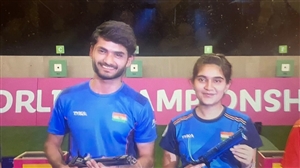 ਭਾਰਤ ਨੇ ਮਿਕਸਡ ਟੀਮ ਏਅਰ ਪਿਸਟਲ 'ਚ ਜਿੱਤਿਆ ਗੋਲਡ, ਫਾਈਨਲ 'ਚ ਤੁਰਕੀ ਦੀ ਇਲਾਇਡਾ ਤਰਹਾਨ ਤੇ ਯੂਸਫ਼ ਡਿਕੇਚ ਦੀ ਜੋੜੀ ਨੂੰ 16-10 ਨਾਲ ਹਰਾਇਆ