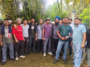ਸੈਂਚੁਰੀ ਪਲਾਈਵੁੱਡ ਫੈਕਟਰੀ ’ਚ ਕੰਮ ਕਰਦੇ ਆਪ੍ਰੇਟਰਾਂ ਵੱਲੋਂ ਮੰਗਾਂ ਸਬੰਧੀ ਰੋਸ ਪ੍ਰਦਰਸ਼ਨ