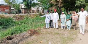 ਗੁਰਦੁਆਰਾ ਨਾਨਕਸਰ ਨੇੜੇ ਵੱਗਦੀ ਸੇਮ ’ਚ ਪਾਈਪਾਂ ਪਾਈਆਂ ਜਾਣ