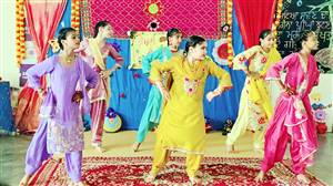ਅਨੂਵਰਤ ਸਕੂਲ ਦੇ ਵਿਹੜੇ ’ਚ ਲੱਗੀਆਂ ਤੀਆਂ ਦੀਆਂ ਰੌਣਕਾਂ