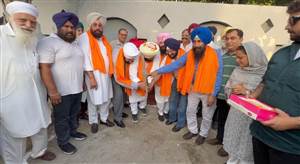 ਵਿਧਾਇਕ ਸਿੱਧੂ ਵੱਲੋਂ ਟਾਈਲਾਂ ਲਾਉਣ ਦੇ ਕੰਮ ਦਾ ਉਦਘਾਟਨ