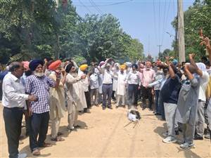 ਪਾਵਰਕਾਮ ਮੁਲਾਜ਼ਮਾਂ ਤੇ ਪੈਨਸ਼ਨਰਾਂ ਵੱਲੋਂ ਪੰਜਾਬ ਸਰਕਾਰ ਦੀ ਅਰਥੀ ਫੂਕ ਕੇ ਰੋਸ ਮੁਜ਼ਾਹਰਾ