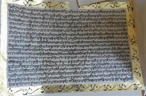 ਸਾਢੇ ਚਾਰ ਸਾਲ ਤੋਂ ਪੁਰਾਤਨ ਢੰਗ ਨਾਲ ਸ੍ਰੀ ਗੁਰੂ ਗ੍ਰੰਥ ਸਾਹਿਬ ਜੀ ਦੀ ਬੀੜ ਦਾ ਉਤਾਰਾ, ਰੋਜ਼ 6 ਘੰਟੇ ਸੇਵਾ ’ਚ ਲਾਉਂਦਾ ਹੈ ਮਨਕੀਰਤ ਸਿੰਘ