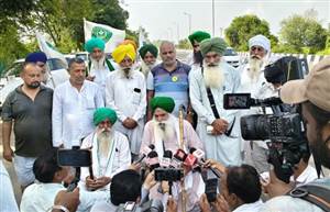 Farmers Protest : ਕਿਸਾਨਾਂ ਦਾ ਖਨੌਰੀ ਬਾਰਡਰ ’ਤੇ ਵੱਡਾ ਐਲਾਨ, ਬੁੱਧਵਾਰ ਨੂੰ ਅੱਧੇ-ਨੰਗੇ ਹੋ ਕੇ ਬੈਰੀਕੇਡਿੰਗ ਤੱਕ ਕੀਤਾ ਜਾਵੇਗਾ ਪ੍ਰਦਰਸ਼ਨ