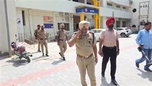 Threat Email: ਫਰੀਦਕੋਟ ਦੇ ਡੀਸੀ ਦਫ਼ਤਰ ਨੂੰ ਬੰਬ ਨਾਲ ਉਡਾਉਣ ਦੀ ਧਮਕੀ, ਪੁਲਿਸ ਨੇ ਚਲਾਇਆ ਸਰਚ ਆਪ੍ਰੇਸ਼ਨ