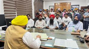 'ਵਿਕਾਸ ਕਾਰਜਾਂ 'ਚ ਦੇਰੀ ਬਰਦਾਸ਼ਤ ਨਹੀਂ...', PWD ਦਫ਼ਤਰ ਪਹੁੰਚ ਕੇ ਮੰਤਰੀ ਹਰਭਜਨ ਸਿੰਘ ਈਟੀਓ ਨੇ ਅਧਿਕਾਰੀਆਂ ਨੂੰ ਦਿੱਤੀ ਸਖ਼ਤ ਚਿਤਾਵਨੀ
