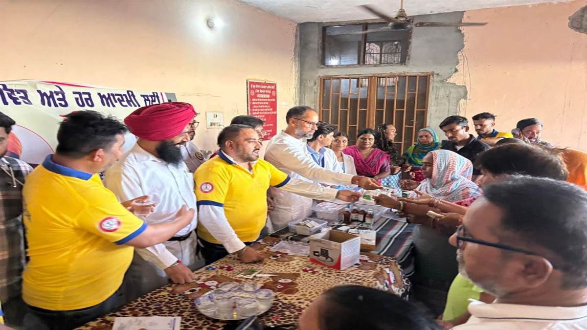 Punjab Floods : ਹੜ੍ਹ ਪ੍ਰਭਾਵਿਤ ਖੇਤਰਾਂ 'ਚ ਪੰਜਾਬ ਸਰਕਾਰ ਸਰਗਰਮ, ਸਿਰਫ਼ 24 ਘੰਟਿਆਂ 'ਚ ਮੈਡੀਕਲ ਕੈਂਪਾਂ ਦੇ ਇਲਾਜ ਵਿੱਚ ਹੋਇਆ 194 ਫ਼ੀਸਦੀ ਦਾ ਵਾਧਾ