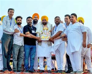 ਮੁੱਖ ਮੰਤਰੀ ਭਗਵੰਤ ਮਾਨ ਦਾ ਖੱਤਰੀ ਅਰੋੜਾ ਵੈੱਲਫੇਅਰ ਬੋਰਡ ਤੇ ਵਪਾਰੀ ਵਰਗ ਵੱਲੋਂ ਸਨਮਾਨ