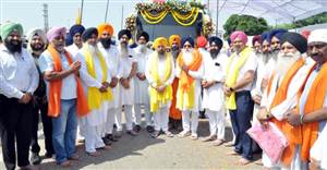 ਢਾਹਾਂ ਕਲੇਰਾਂ ’ਚ ਮੀਰੀ-ਪੀਰੀ ਖ਼ਾਲਸਾ ਮਾਰਚ ਦਾ ਕੀਤਾ ਭਰਵਾਂ ਸਵਾਗਤ