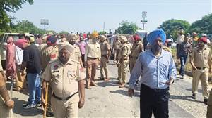 ਸਾਢੇ ਤਿੰਨ ਘੰਟੇ ਜਾਮ ਰਿਹਾ NH, ਆਪ ਤੇ ਭਾਜਪਾ 'ਚ ਵੱਡਾ ਟਕਰਾਅ; ਰਵਨੀਤ ਬਿੱਟੂ ਨੇ ਲਾਏ ਆਂਡੇ ਤੇ ਪੱਥਰਾਂ ਨਾਲ ਹਮਲੇ ਦੇ ਦੋਸ਼