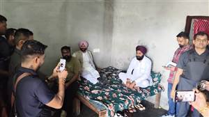 ਬਟਾਲਾ ਨੇੜੇ ਰਵਨੀਤ ਬਿੱਟੂ 'ਤੇ ਹਮਲਾ, ਸਾਬਕਾ ਕੇਂਦਰੀ ਰਾਜ ਮੰਤਰੀ ਨੇ ਬਚਾਅ ਲਈ ਘਰ 'ਚ ਲਈ ਪਨਾਹ