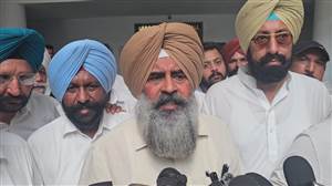 ਬਾਬਾ ਫਰੀਦ ਯੂਨੀਵਰਸਿਟੀ 'ਚ ਭਰਤੀ ਤੇ ਖਰੀਦ ਬੇਨਿਯਮੀਆਂ ਦਾ ਮਾਮਲਾ ਭਖਿਆ, ਪ੍ਰਗਟ ਸਿੰਘ ਨੇ ਵੀਸੀ ਨਾਲ ਮੁਲਕਾਤ ਕਰਕੇ ਕੀਤੀ ਨਿਰਪੱਖ ਜਾਂਚ ਦੀ ਮੰਗ