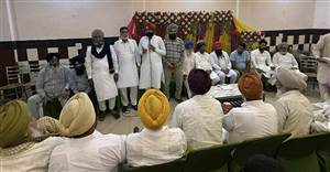 ਕਾਂਗਰਸੀ ਵਰਕਰਾਂ ਨੇ ਕੀਤਾ ਵਿਚਾਰ-ਵਟਾਂਦਰਾ