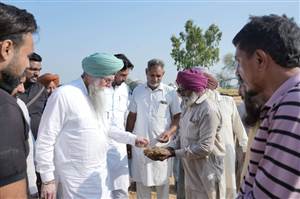 ਸਪੀਕਰ ਸੰਧਵਾਂ ਨੇ ਕੁਦਰਤੀ ਆਫ਼ਤ ਕਾਰਨ ਨੁਕਸਾਨੀ ਫ਼ਸਲ ਦਾ ਲਿਆ ਜਾਇਜ਼ਾ