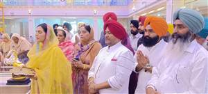 ਬੀਬੀ ਅਮ੍ਰਿਤਾ ਵੜਿੰਗ ’ਤੇ ਕੇਡੀ ਵੈਦ ਗੁਰਦੁਆਰਾ ਮੰਜੀ ਸਾਹਿਬ ’ਚ ਨਤਮਸਤਕ