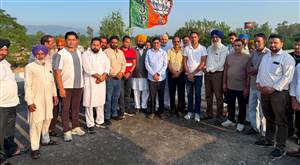 ਡਾ. ਸੁਭਾਸ਼ ਸ਼ਰਮਾ ਨੇ ਨਵੀਂ ਰਿਹਾਇਸ਼ ’ਤੇ ਲਹਿਰਾਇਆ ਭਾਜਪਾ ਦਾ ਝੰਡਾ