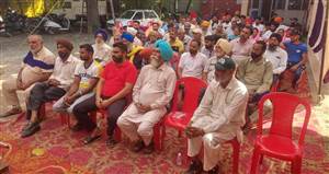ਪਰਾਲੀ ਨੂੰ ਅੱਗ ਲਗਾਉਣ ਤੋਂ ਰੋਕਣ ਲਈ ਕਿਸਾਨਾਂ ਨੂੰ ਕੀਤਾ ਜਾਗਰੂਕ