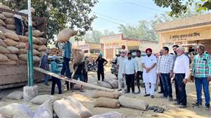 ਟਰੱਕ ਯੂਨੀਅਨ ਦੁੱਧਨਸਾਧਾਂ ਵੱਲੋਂ ਮੰਡੀਆਂ ’ਚੋਂ ਝੋਨੇ ਦੀ ਲਿਫਟਿੰਗ ਜਾਰੀ