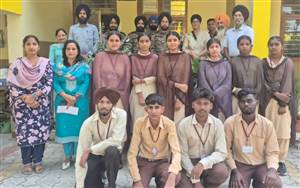 ਡੱਲਾ ਸਕੂਲ ’ਚ 16 ਸਿੱਖ ਰੈਜੀਮੈਂਟ ਅਧਿਕਾਰੀਆ ਵੱਲੋਂ ਦੌਰਾ