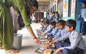 ਪੀਐੱਮ ਪੋਸ਼ਣ ਸਕੀਮ ਦੀ ਬੱਲੇ-ਬੱਲੇ ਕਰਵਾਉਣ ਵਾਲੇ ਅਧਿਆਪਕਾਂ ਦੇ ਸਿਰ ਉਧਾਰ ਦੀ ਪੰਡ ਭਾਰੀ