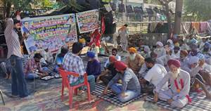 ਮਜ਼ਦੂਰਾਂ ਦਾ ਵਿੱਤ ਮੰਤਰੀ ਚੀਮਾ ਦੇ ਦਫਤਰ ਅੱਗੇ ਧਰਨਾ 7ਵੇਂ ਦਿਨ ’ਚ ਦਾਖ਼ਲ
