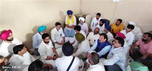 Hoshiarpur News : ਦੇਰ ਸ਼ਾਮ ਮਿਆਣੀ ਪਹੁੰਚੇ ਸਚਿਨ ਪਾਇਲਟ,ਕਤਲ ਹੋਏ ਬਲਵਿੰਦਰ ਸਿੰਘ ਦੇ ਪਰਿਵਾਰ ਨਾਲ ਕੀਤੀ ਮੁਲਾਕਾਤ