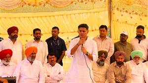 ਕਾਂਗਰਸੀ ਆਗੂਆਂ ਦਾ ਦੌਰਾ : ਸਚਿਨ ਪਾਇਲਟ ਤੇ ਪਰਗਟ ਸਿੰਘ ਨੇ ਕਬੱਡੀ ਖਿਡਾਰੀ ਸੰਦੀਪ ਨੰਗਲ ਅੰਬੀਆਂ ਨੂੰ ਕੀਤਾ ਯਾਦ