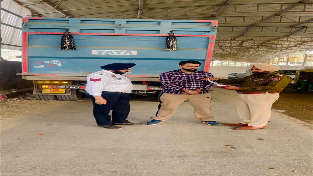 ਮੁਬਾਰਕਪੁਰ ਰੇਲਵੇ ਅੰਡਰਪਾਥ: ਓਵਰਲੋਡ ਟਿੱਪਰਾਂ 'ਤੇ ਸਖ਼ਤ ਕਾਰਵਾਈ, ਕੱਟੇ ਚਾਲਾਨ