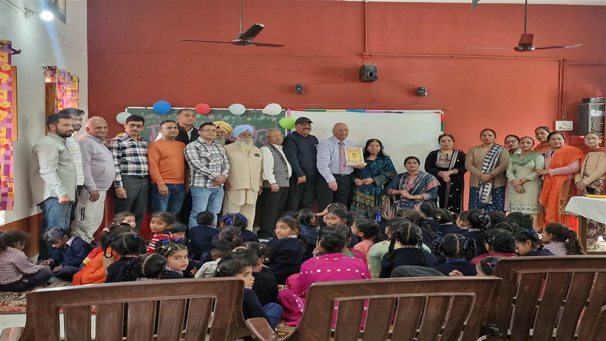 ਫਰਮਾਹ ਪਰਿਵਾਰ ਨੂੰ ਕੀਤਾ ਸਨਮਾਨਿਤ