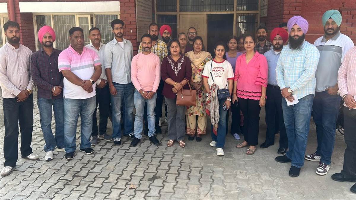 ਆਊਟਸੋਰਸ ਕਰਮਚਾਰੀਆਂ ਨੇ ਸਿਹਤ ਮੰਤਰੀ ਨੂੰ ਭੇਜਿਆ ਮੰਗ-ਪੱਤਰ