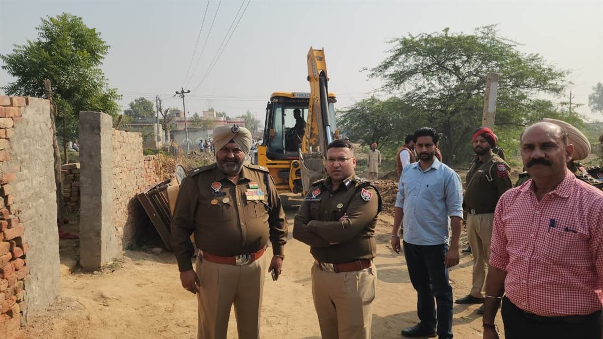 'ਯੁੱਧ ਨਸ਼ਿਆਂ ਵਿਰੁੱਧ': ਨਸ਼ਾ ਤਸਕਰ ਦੀ ਇਮਾਰਤ 'ਤੇ ਚੱਲਿਆ ਬੁਲਡੋਜ਼ਰ