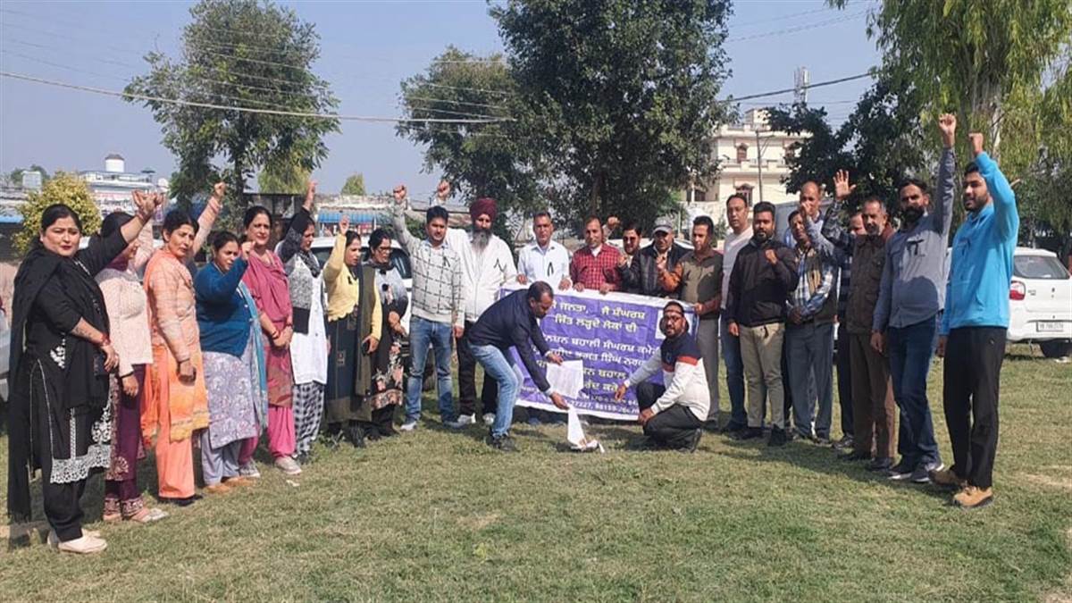 ਪੁਰਾਣੀ ਪੈਨਸ਼ਨ ਬਹਾਲੀ ਦੇ ਅਧੂਰੇ ਨੋਟੀਫਿਕੇਸ਼ਨ ਦੀਆਂ ਫੂਕੀਆਂ ਕਾਪੀਆਂ